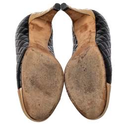 Pre Owned حذاء كعب عالي شانيل غطاء مقدمة جلد لامع وجلد مبطن ذهبي/ أسود مقاس 37.5