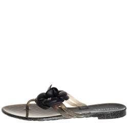 Pre Owned حذاء فلات شانيل كاميليا مطاط أسود/فضي ميتاليك مقاس 38