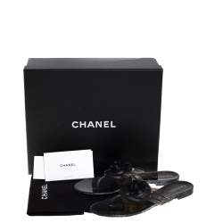 Pre Owned حذاء فلات شانيل كاميليا مطاط أسود/فضي ميتاليك مقاس 38