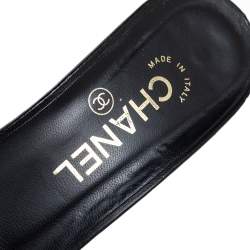 مملوكة مسبقًا Chanel Black Leather CC Chain Detail Wedge Open Toe Sandals Size 39