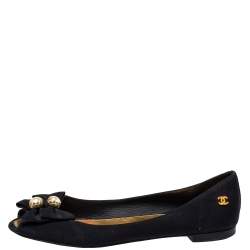 مملوكة مسبقًا Chanel Black Fabric Pearl Embellished Peep Toe Ballet Flats Size 39.5