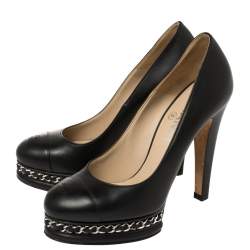 مملوكة مسبقًا حذاء كعب عالى شانيل نعل سميك سلسلة غطاء مقدمة سي سي جلد أسود مقاس 36.5