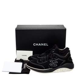 مملوكة مسبقًا Chanel Black Suede And Fabric CC Low Top Sneakers Size 41