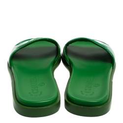 مملوكة مسبقًا Chanel Green Patent Leather CC Slide Sandals Size 37.5