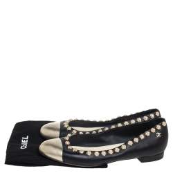 Pre Owned حذاء باليرينا فلات شانيل كاميليا جلد أسود مقدمة فضية مرصع مقاس 39