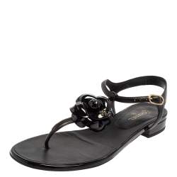 م�ملوكة مسبقًا Chanel Black Leather Interlocking CC Camellia T-Strap Sandal Size 39
