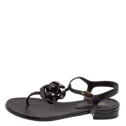 مملوكة مسبقًا Chanel Black Leather Interlocking CC Camellia T-Strap Sandal Size 39
