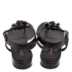 مملوكة مسبقًا Chanel Black Leather Interlocking CC Camellia T-Strap Sandal Size 39