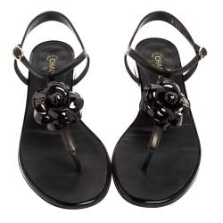 مملوكة مسبقًا Chanel Black Leather Interlocking CC Camellia T-Strap Sandal Size 39