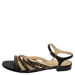 مملوكة مسبقًا Chanel Black Leather CC Chain Link Strap Sandals Size 39.5