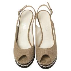 مملوكة مسبقًا Chanel Beige Canvas And Black Leather Peep Toe Platform Slingback Sandals Size 39.5