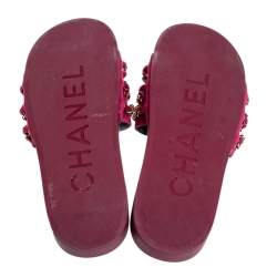 مملوكة مسبقًا Chanel Pink Satin Tropiconic Chain Link Slide Size 40