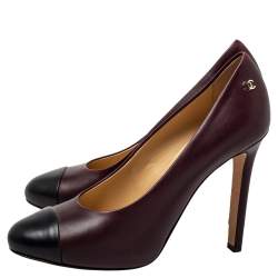 Pre Owned حذاء كعب عالي شانيل جلد بني / أسود بمقدمة مستديرة مقاس 38.5