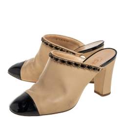 Pre Owned Chanel Beige/Black Leather CC Sandals Size 38.5