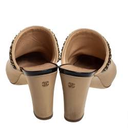 Pre Owned Chanel Beige/Black Leather CC Sandals Size 38.5