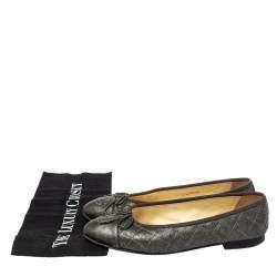 مملوكة مسبقًا Chanel Grey Quilted Leather Ballet Flats Size 36.5