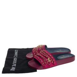 مملوكة مسبقًا Chanel Majenta Satin Tropiconic Chain Link Slide Size 38