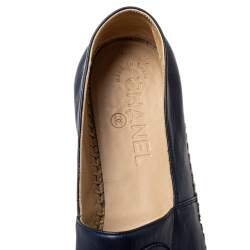 مملوكة مسبقًا Chanel Navy Blue/Black Leather CC Cap Toe Espadrille Flats Size 37