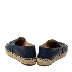 مملوكة مسبقًا Chanel Navy Blue/Black Leather CC Cap Toe Espadrille Flats Size 37