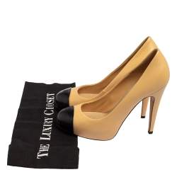 Pre Owned Chanel Beige/Black Leather CC Cap Toe  Pumps Size 38