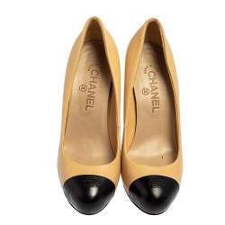 Pre Owned Chanel Beige/Black Leather CC Cap Toe  Pumps Size 38