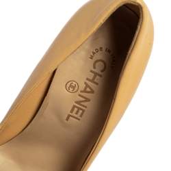 Pre Owned Chanel Beige/Black Leather CC Cap Toe  Pumps Size 38