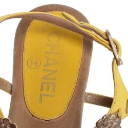 مملوكة مسبقًا Chanel Yellow/Beige Leather and Suede Camellia Medallion T Strap Thong Sandals Size 37