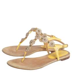 مملوكة مسبقًا Chanel Yellow/Beige Leather and Suede Camellia Medallion T Strap Thong Sandals Size 37