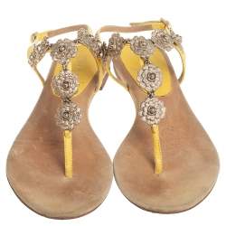 مملوكة مسبقًا Chanel Yellow/Beige Leather and Suede Camellia Medallion T Strap Thong Sandals Size 37