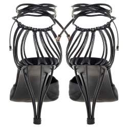 مملوكة مسبقًا حذاء كعب عالي شانيل ساتان وجلد أسود بمقدمة مستديرة ورباط كاحل مقاس 38.5