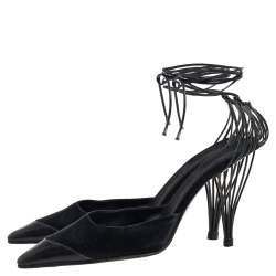 مملوكة مسبقًا حذاء كعب عالي شانيل ساتان وجلد أسود بمقدمة مستديرة ورباط كاحل مقاس 38.5