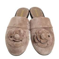 مملوكة مسبقًا صندل مولز شانيل مزخرف سي سي سويدي بيج مقاس 40