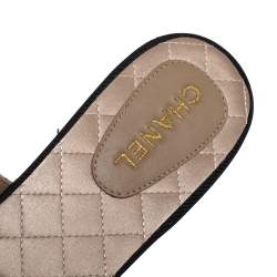 مملوكة مسبقًا صندل مولز شانيل مزخرف سي سي سويدي بيج مقاس 40