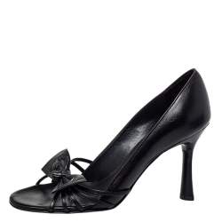 مملوكة مسبقًا Chanel Black Leather CC Bow Open Toe Pumps Size 38.5