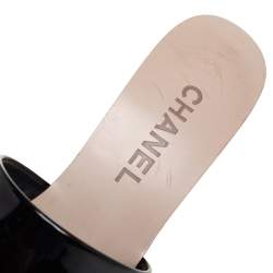 مملوكة مسبقًا Chanel Black/White Patent Leather Platform Slide Sandals Size 37