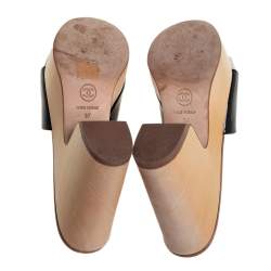 مملوكة مسبقًا Chanel Black/White Patent Leather Platform Slide Sandals Size 37