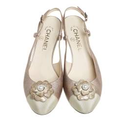 Pre Owned صندل شانيل سير فتحة كعب مزخرف كاميليا كانفاس وجلد رمادي مقاس 38.5