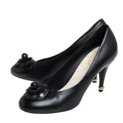 Pre Owned Chanel Black CC Camellia Leather Pumps Size 38.5