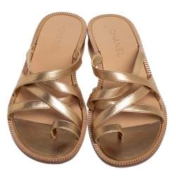 مملوكة مسبقًا Chanel Gold Leather CC Slide Sandals Size 39