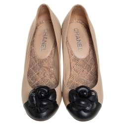 Pre Owned حذاء كعب عالي شانيل جلد بيج/أسود مزين زهرة كاميليا كعب روكي فيليني مقاس 36.5