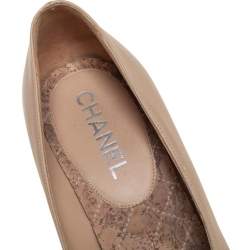 Pre Owned حذاء كعب عالي شانيل جلد بيج/أسود مزين زهرة كاميليا كعب روكي فيليني مقاس 36.5