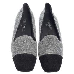 Pre Owned حذاء سليبرز سموكينغ شانيل غطاء مقدمة مربعة قماش لوركس أسود / فضي مقاس 38