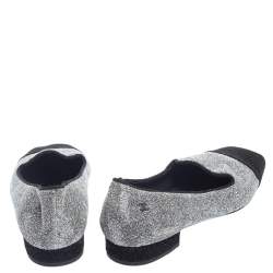 Pre Owned حذاء سليبرز سموكينغ شانيل غطاء مقدمة مربعة قماش لوركس أسود / فضي مقاس 38