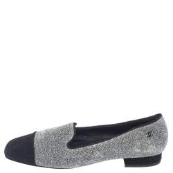 Pre Owned حذاء سليبرز سموكينغ شانيل غطاء مقدمة مربعة قماش لوركس أسود / فضي مقاس 38