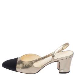 مملوكة مسبقًا حذاء كعب عالي شانيل مقدمة CC جلد فضي لامع بحزام خلفي مقاس 3