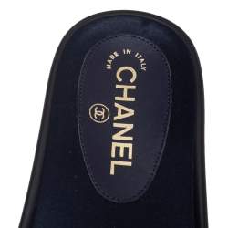 مملوكة مسبقًا Chanel Navy Blue Fabric Tropiconic Chain Flat Slides Size 38 
