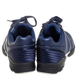 مملوكة مسبقًا حذاء رياضي شانيل CC ساتان وجلد أزرق بعنق منخفض مقاس 38