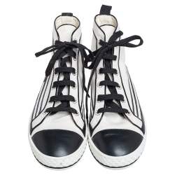 مملوكة مسبقًا Chanel White Canvas And Leather CC Cap Toe Pearl Embellished High Top Sneakers Size 40