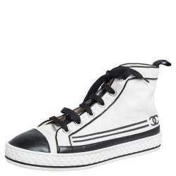 مملوكة مسبقًا Chanel White Canvas And Leather CC Cap Toe Pearl Embellished High Top Sneakers Size 40