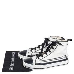 مملوكة مسبقًا Chanel White Canvas And Leather CC Cap Toe Pearl Embellished High Top Sneakers Size 40